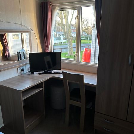 3 Bedroomed Caravan With Amazing Sea Views! Скарборо Экстерьер фото