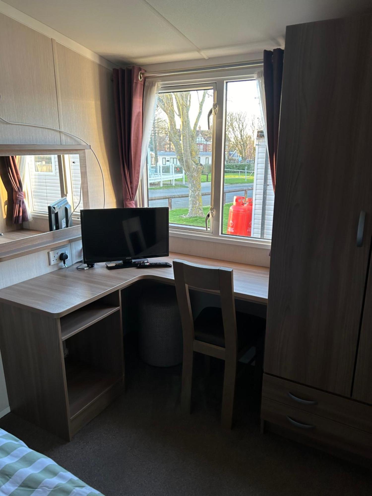 3 Bedroomed Caravan With Amazing Sea Views! Скарборо Экстерьер фото